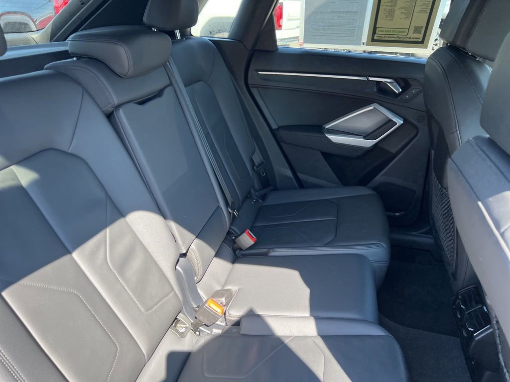Used 2024 Audi Q3 2.0T Premium image 27