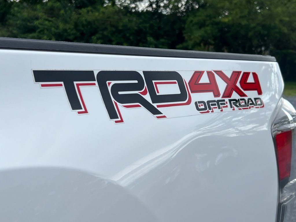 Used 2021 Toyota Tacoma TRD Off-Road w/ Technology Package AWD/4WD image 15