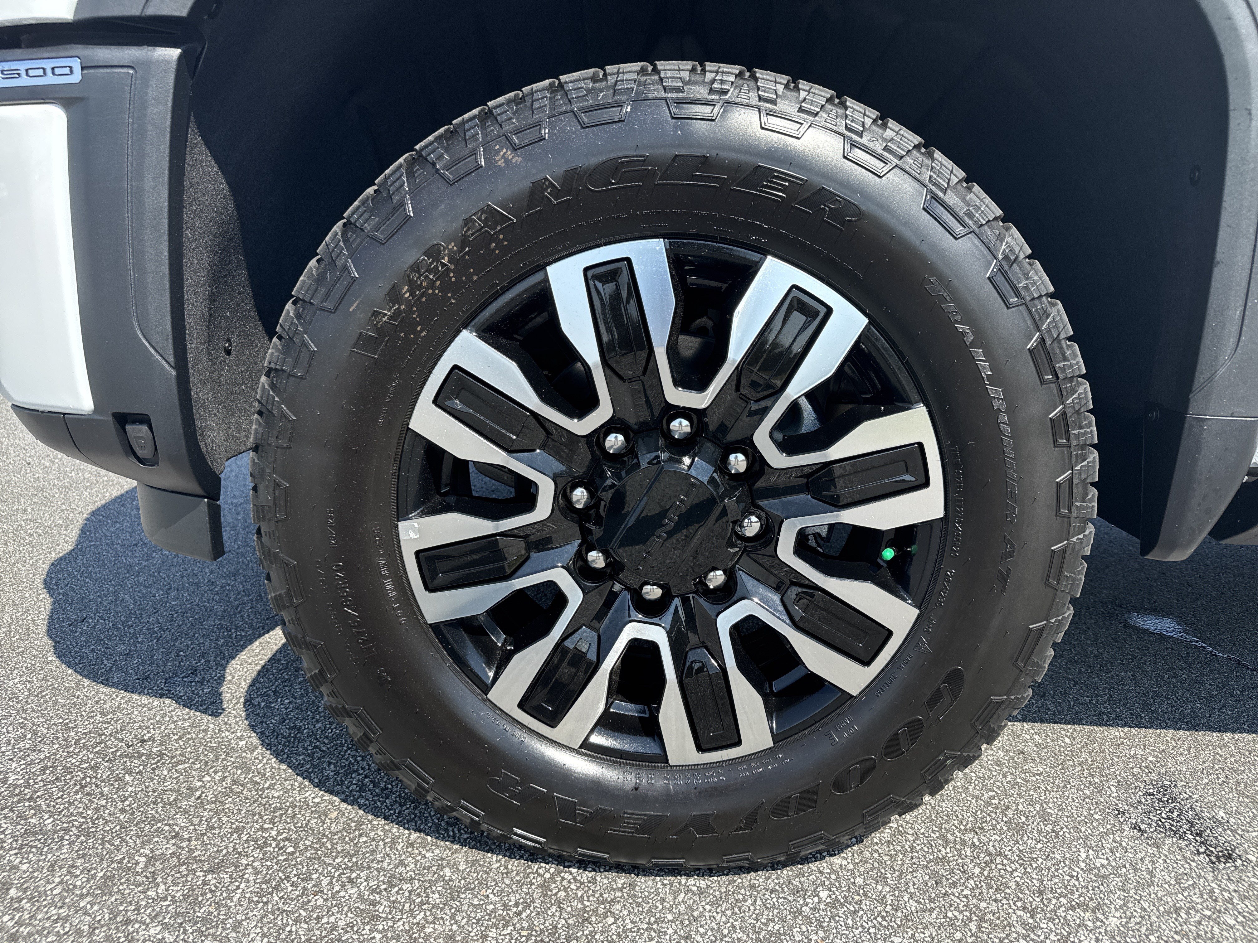New 2026 GMC Sierra 2500 Denali Ultimate AWD/4WD image 13