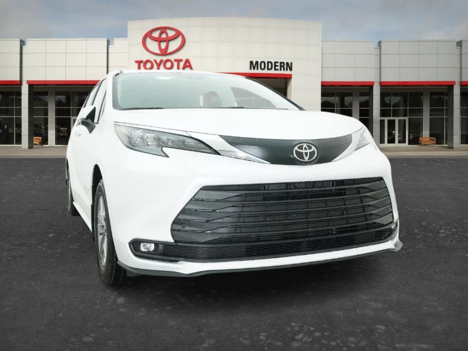 New 2026 Toyota Sienna XLE FWD image 18