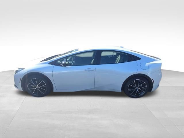Used 2024 Toyota Prius XLE image 3