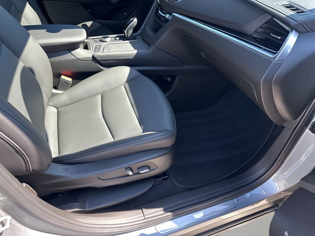 New 2025 Cadillac XT6 Luxury image 16