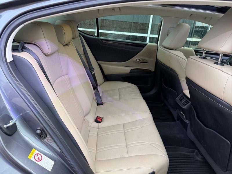 Used 2019 Lexus ES 350 image 12
