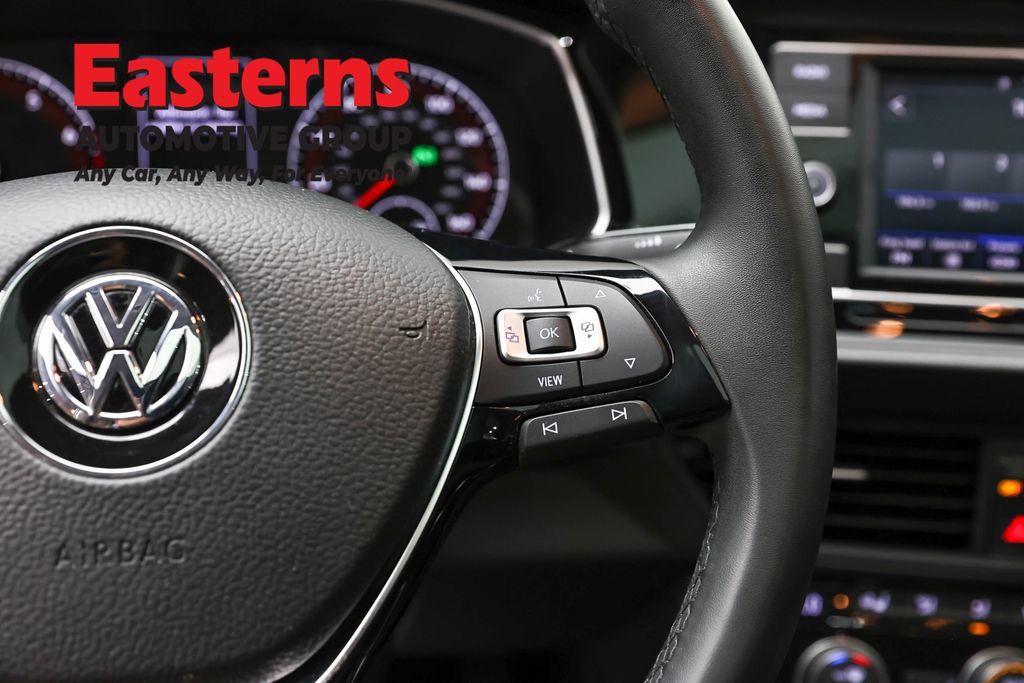 Used 2020 Volkswagen Jetta SE w/ SE Cold Weather Package FWD image 16