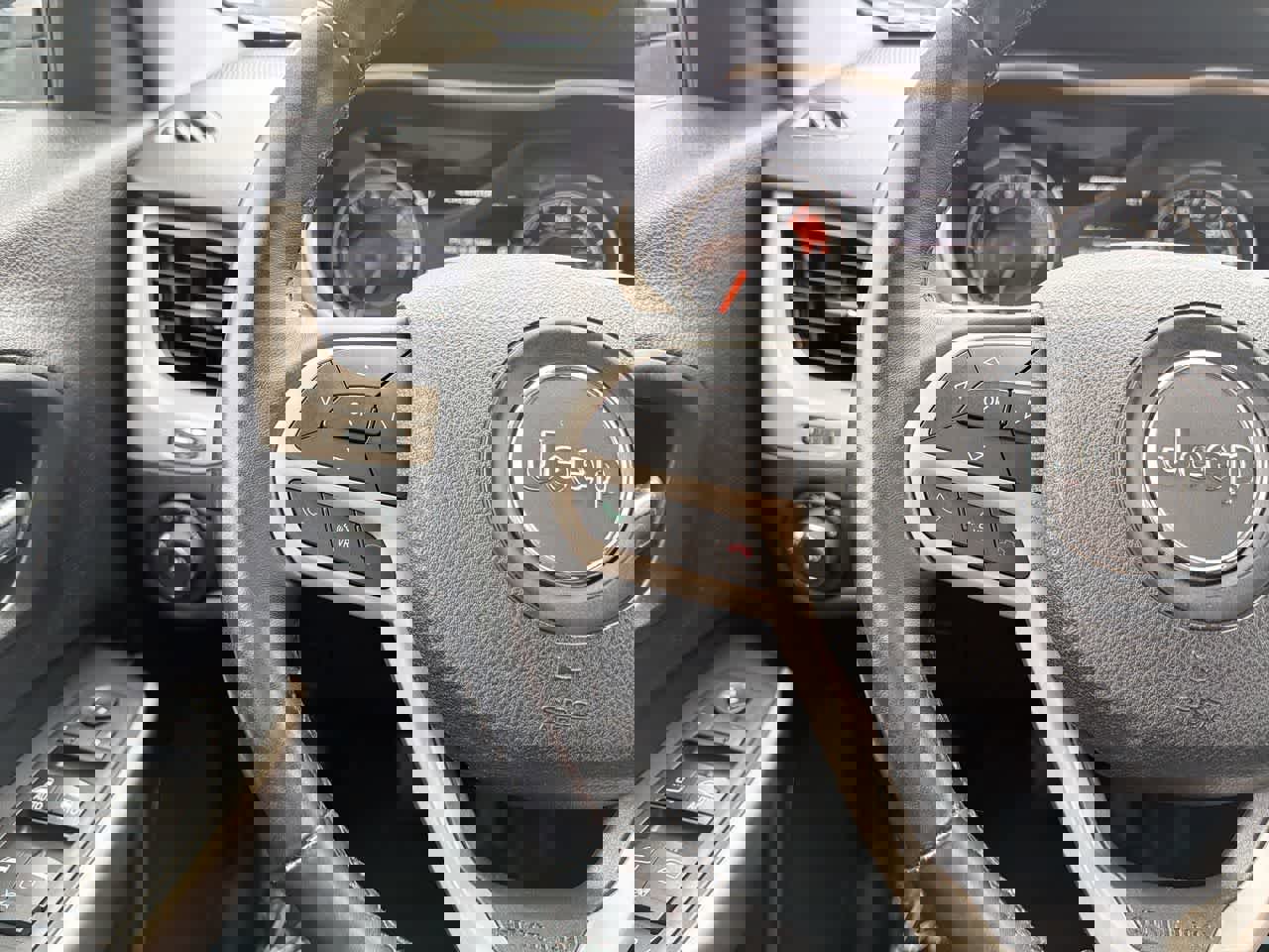 Used 2017 Jeep Cherokee Limited image 28