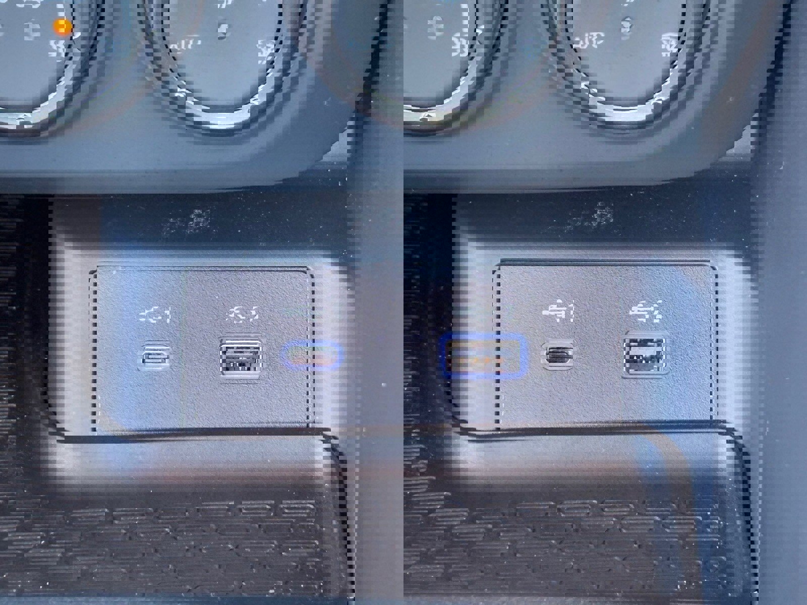 Certified 2024 Nissan Z Performance w/ Floor Mat Package image 25