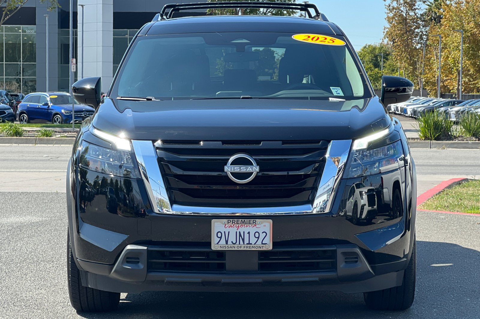 Certified 2025 Nissan Pathfinder SV FWD image 9
