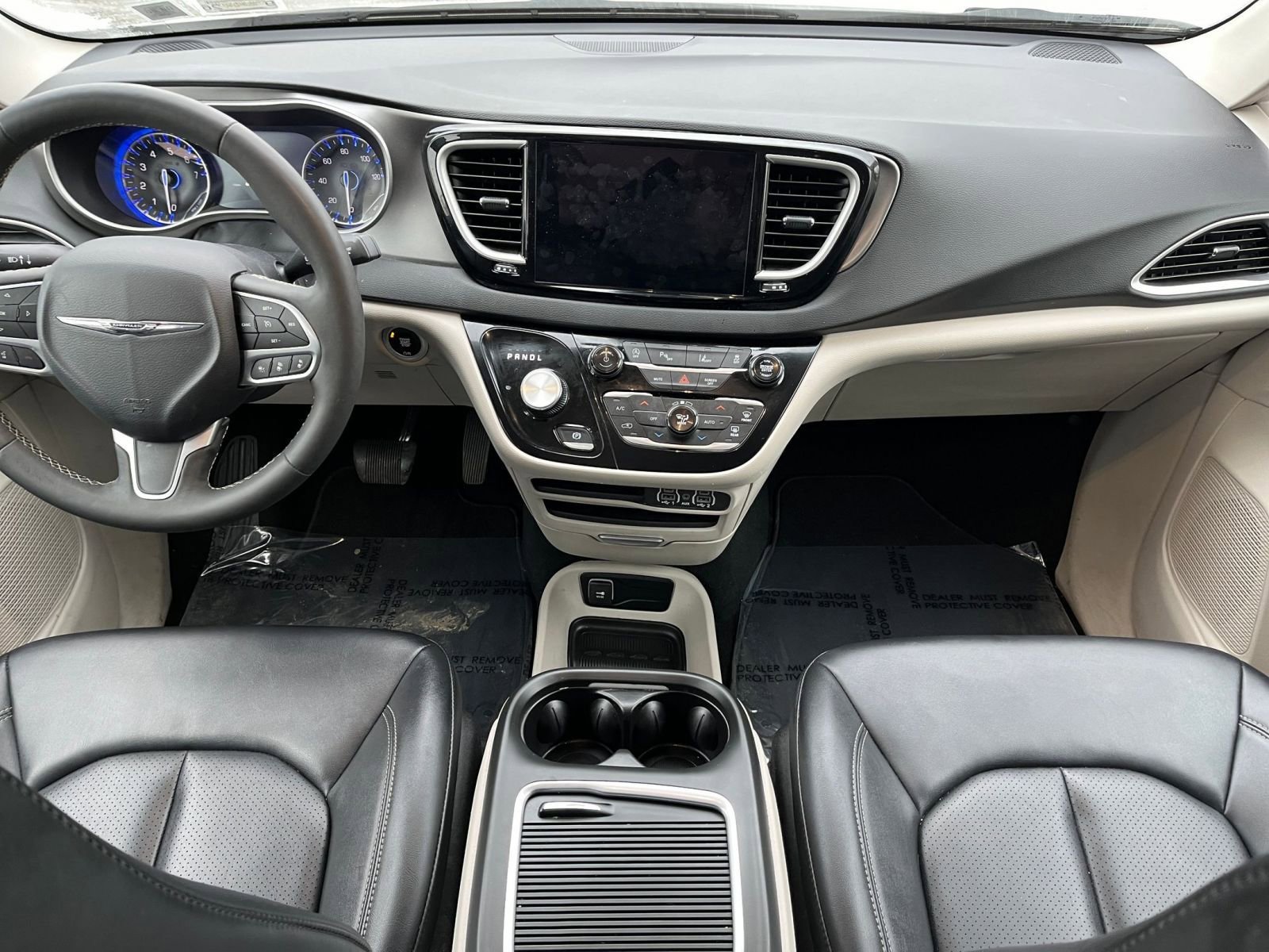 Used 2024 Chrysler Pacifica Touring-L image 32