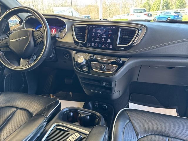 Used 2020 Chrysler Pacifica Limited w/ S Appearance Package image 29