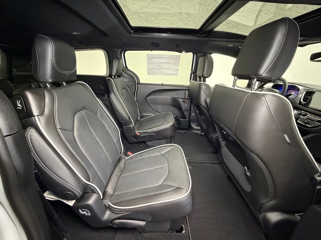 New 2026 Chrysler Pacifica Limited FWD image 10