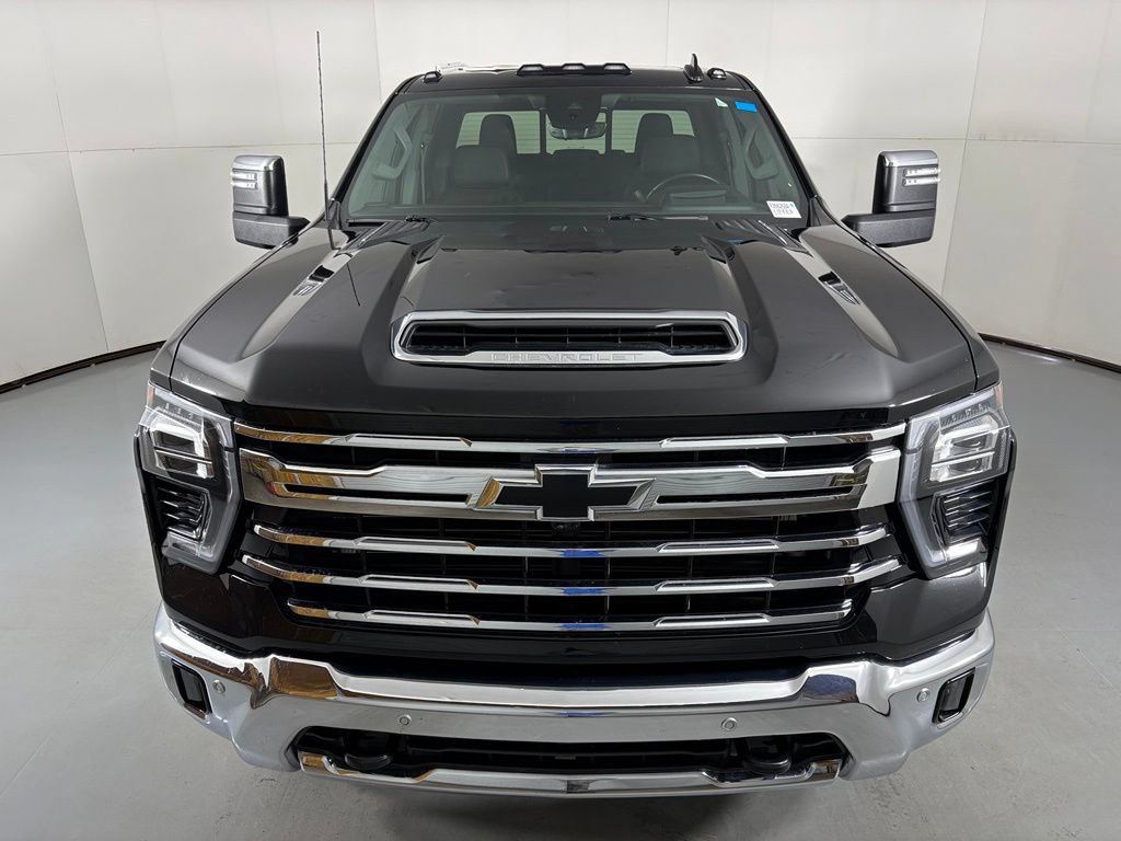 Certified 2025 Chevrolet Silverado 2500 LTZ w/ LTZ Premium Package AWD/4WD image 4