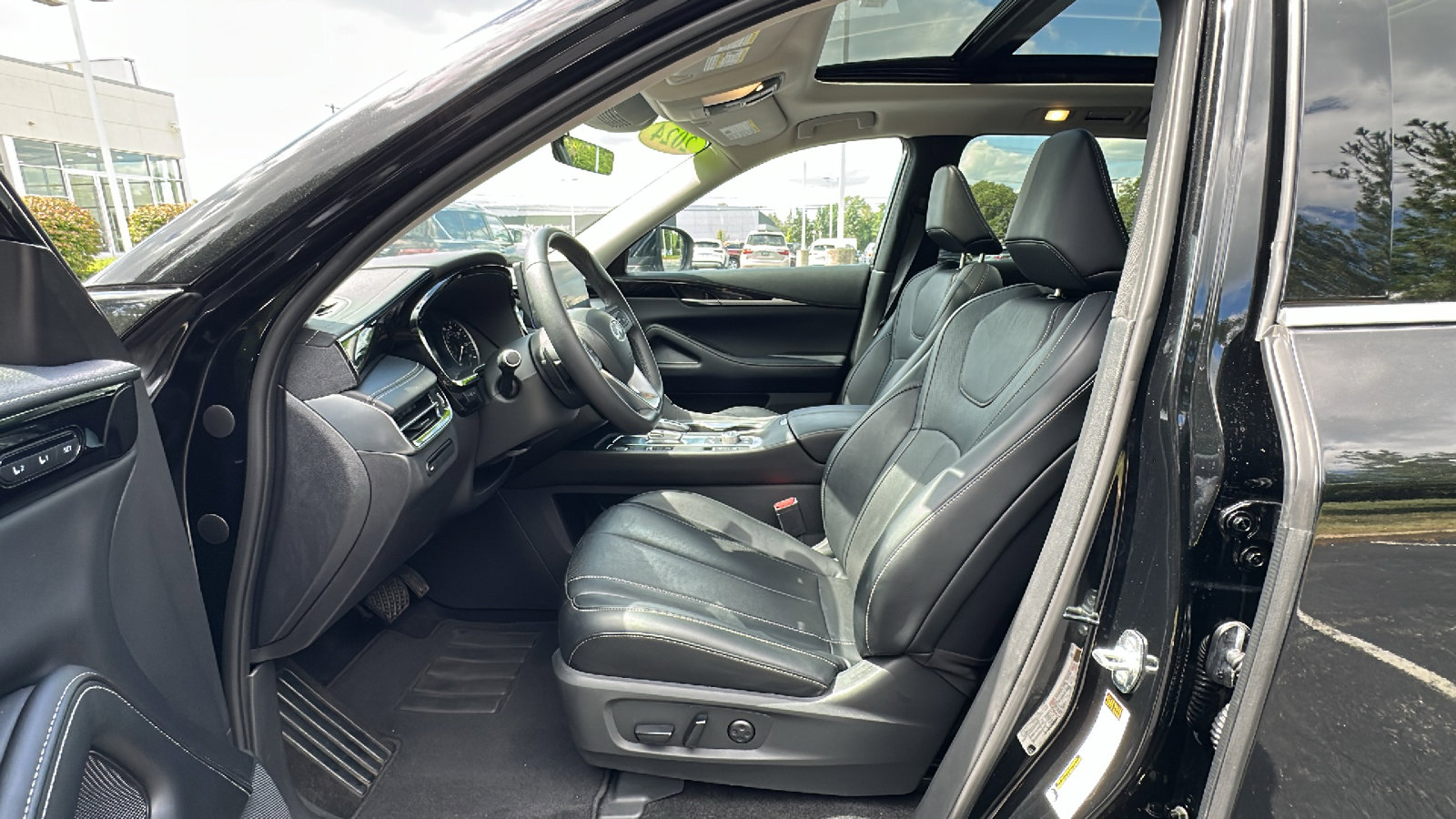 Certified 2024 INFINITI QX60 Pure image 12