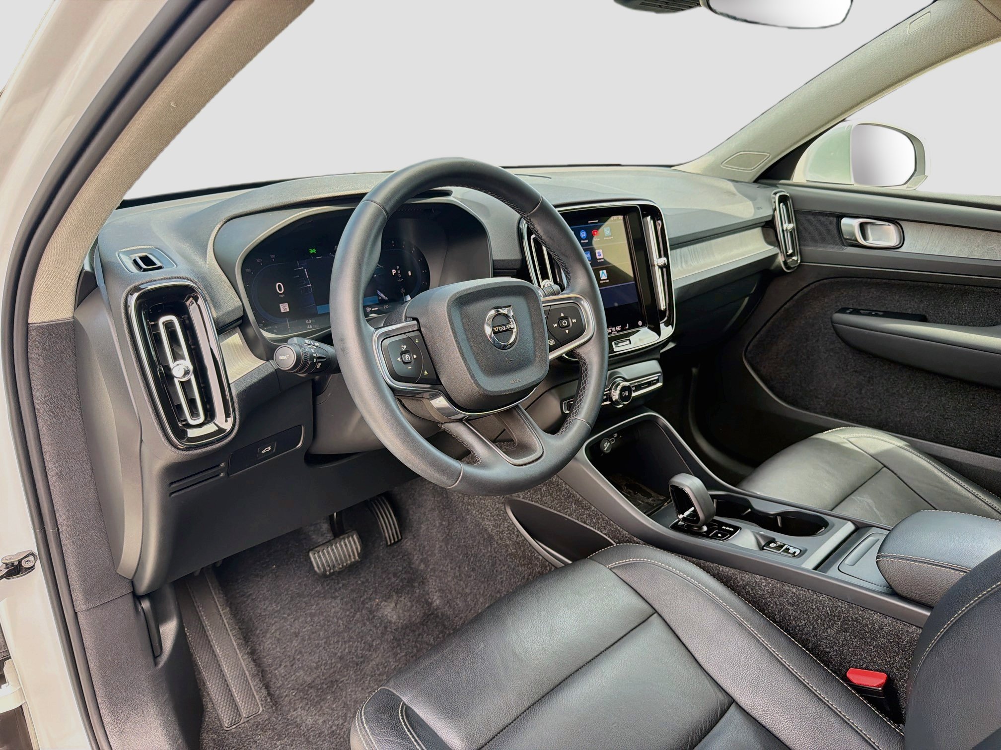 Used 2025 Volvo XC40 B5 Core AWD/4WD image 25