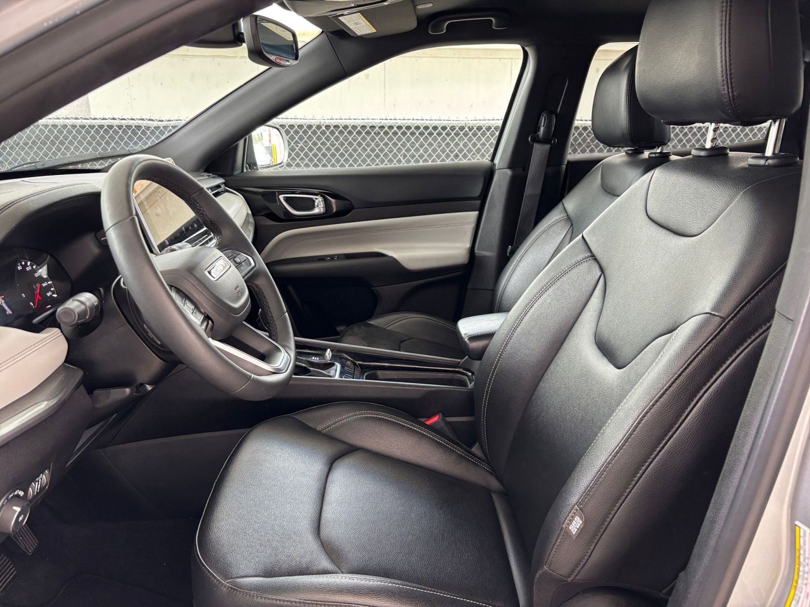 Used 2025 Jeep Compass Limited AWD/4WD image 27