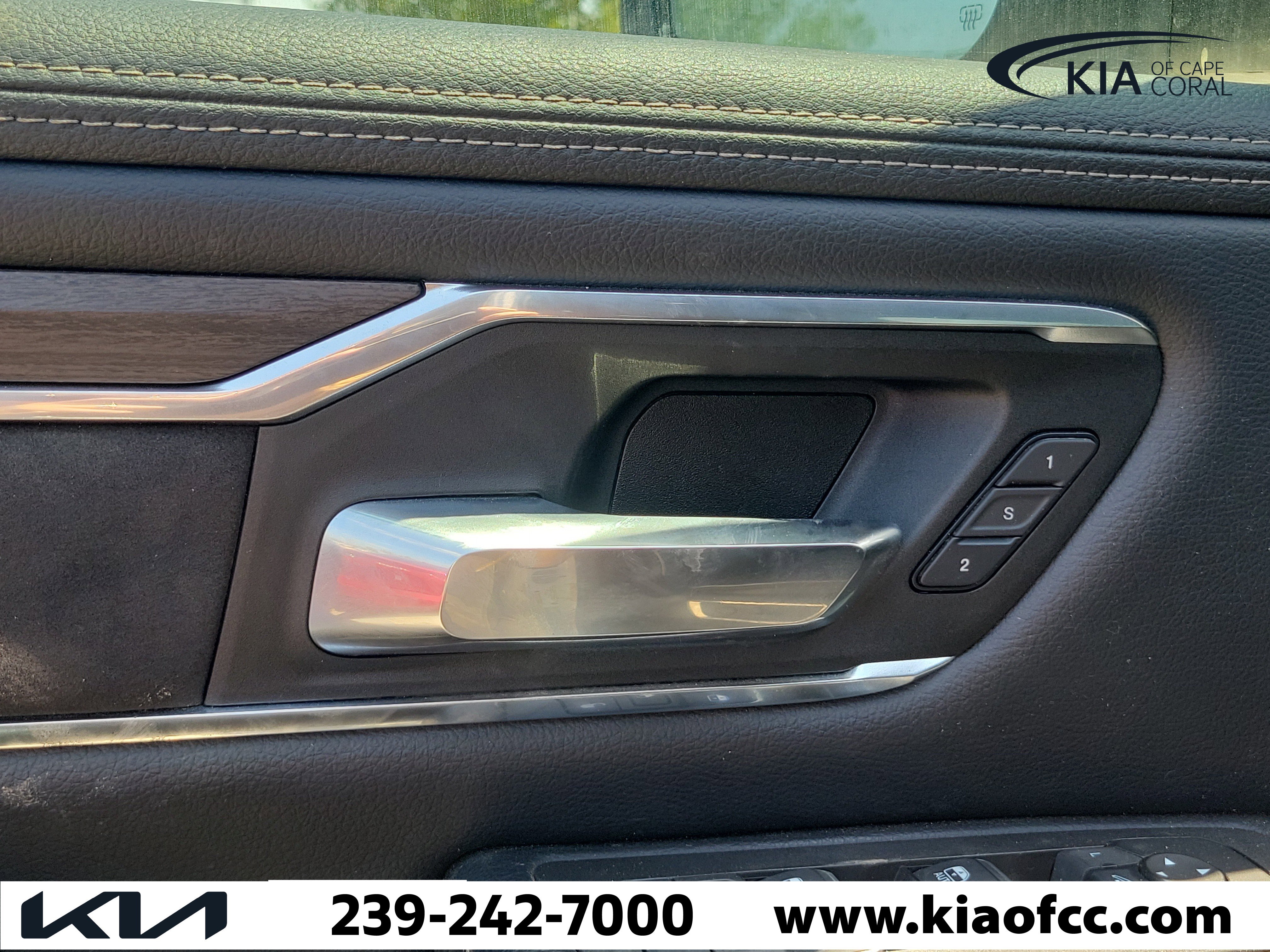 Used 2025 RAM 1500 Laramie AWD/4WD image 25