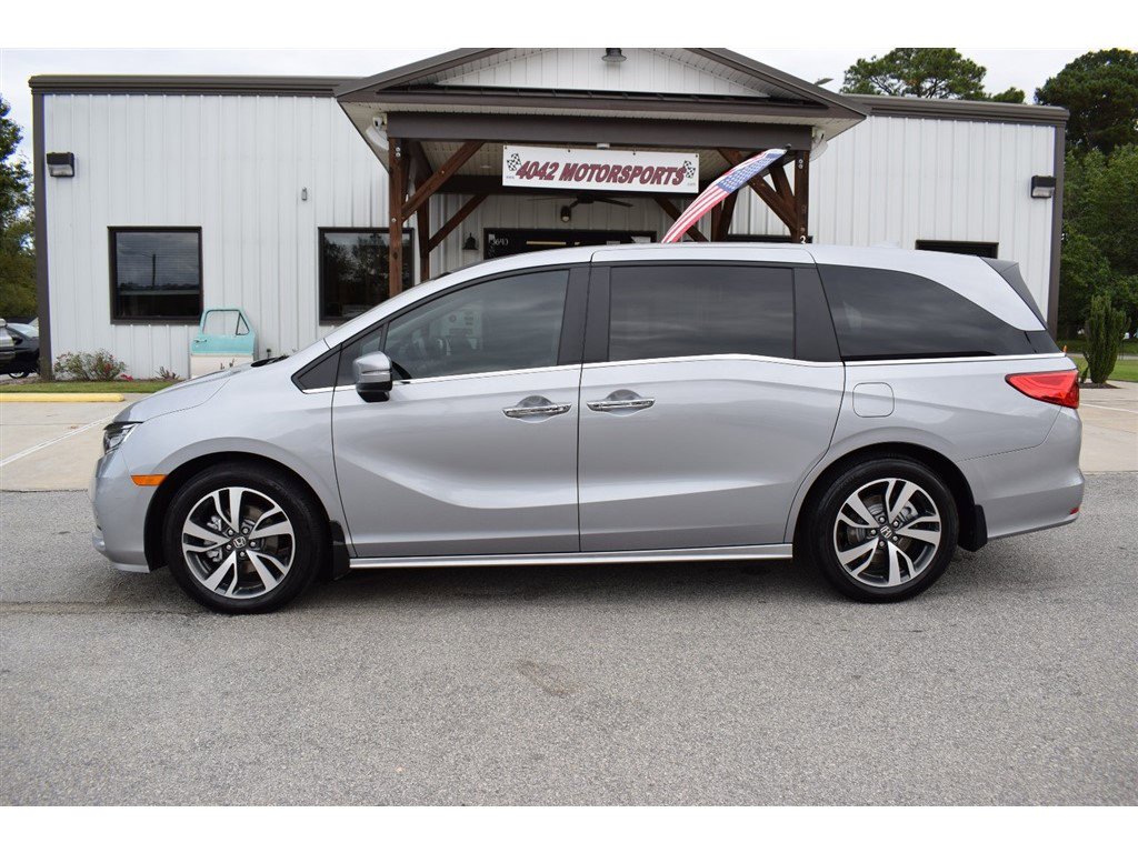 Used 2024 Honda Odyssey Touring image 2