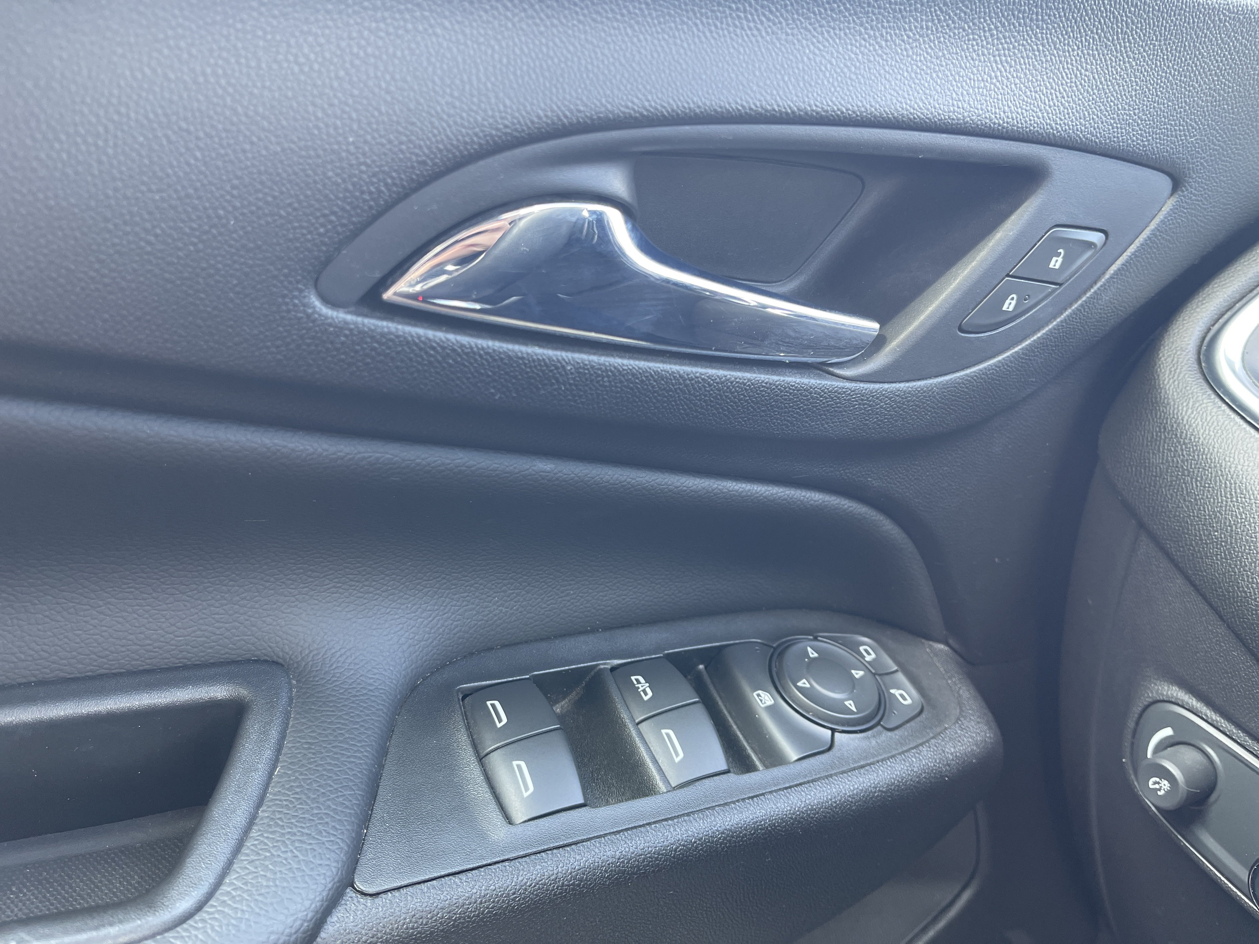Used 2022 Chevrolet Equinox LT FWD image 22