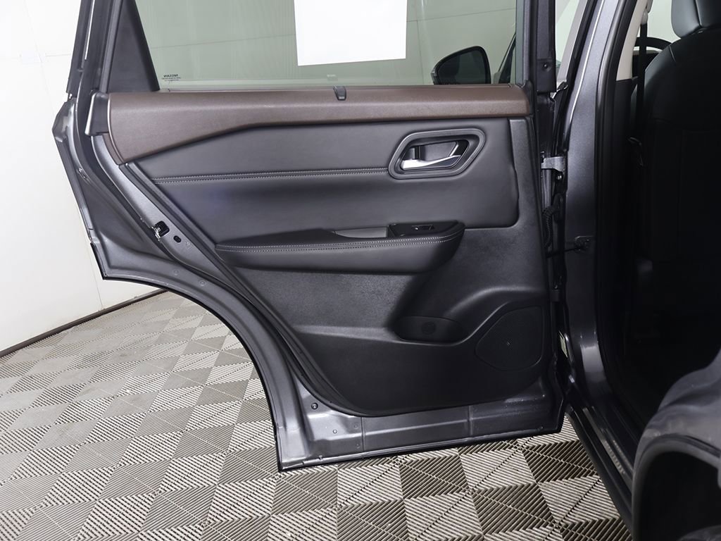 Used 2023 Nissan Rogue SV w/ SV Premium Package image 25