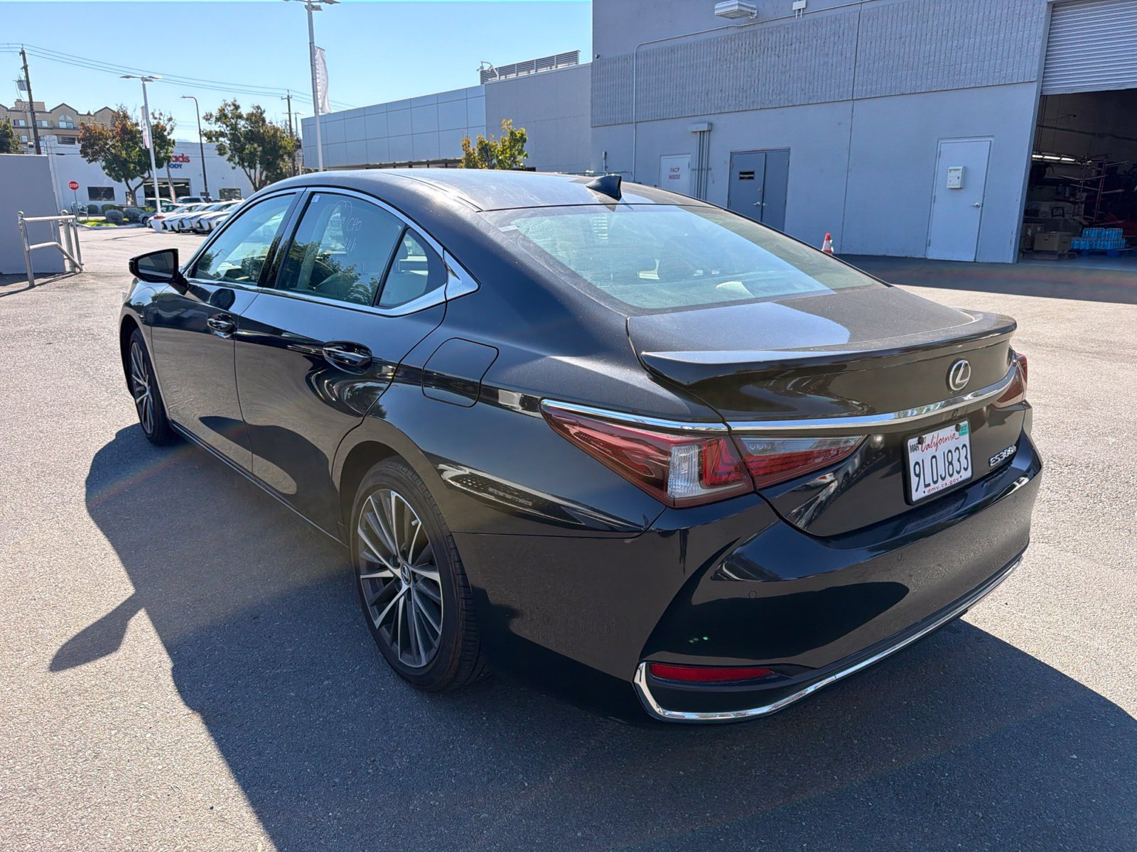 Certified 2024 Lexus ES 300h w/ Premium Package FWD image 4