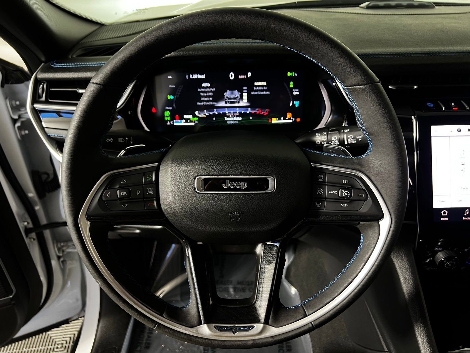 Used 2024 Jeep Grand Cherokee Trailhawk image 16