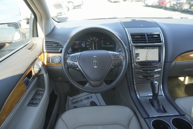 Used 2015 Lincoln MKX FWD w/ Equipment Group 101A image 21