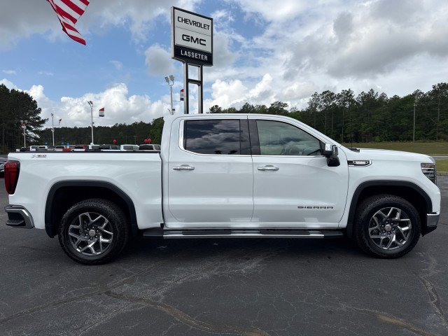 New 2026 GMC Sierra 1500 SLT image 2