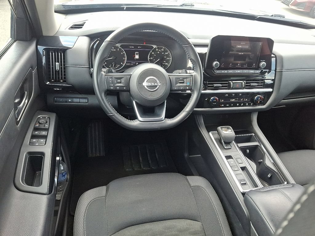 Used 2024 Nissan Pathfinder SV FWD image 11
