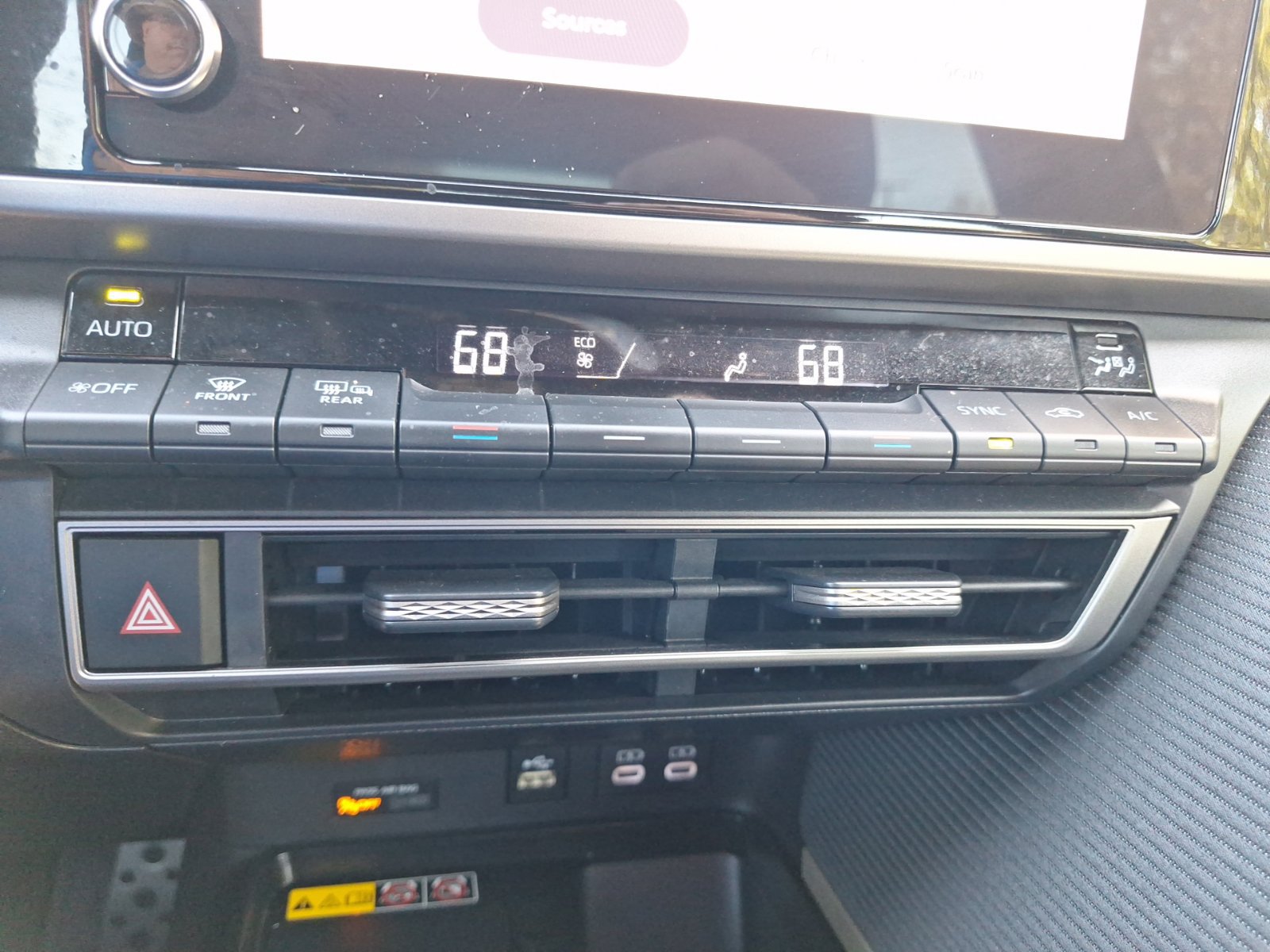 Used 2025 Toyota Camry SE w/ Convenience Package FWD image 26