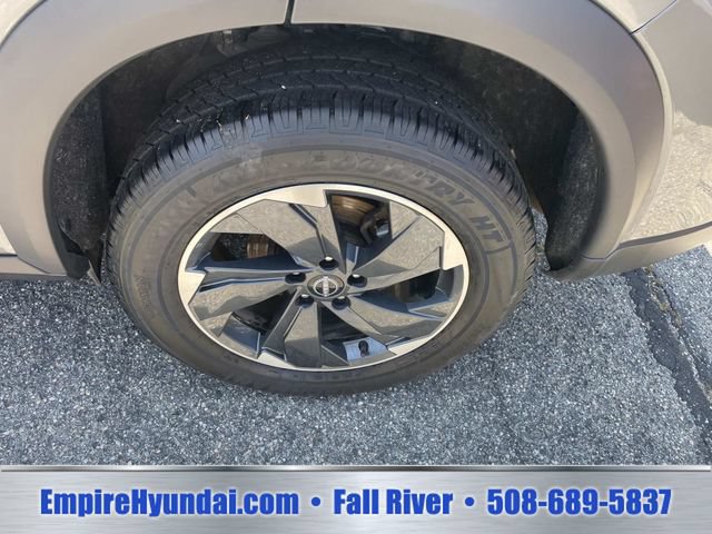 Used 2024 Nissan Rogue SV AWD/4WD image 13