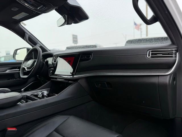 Used 2024 Jeep Wagoneer L Series II w/ Flexible Seating Group image 17