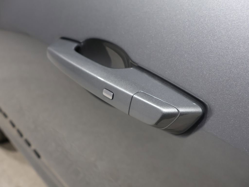 Used 2024 Chevrolet Traverse RS w/ LPO, Floor Liner Package image 9