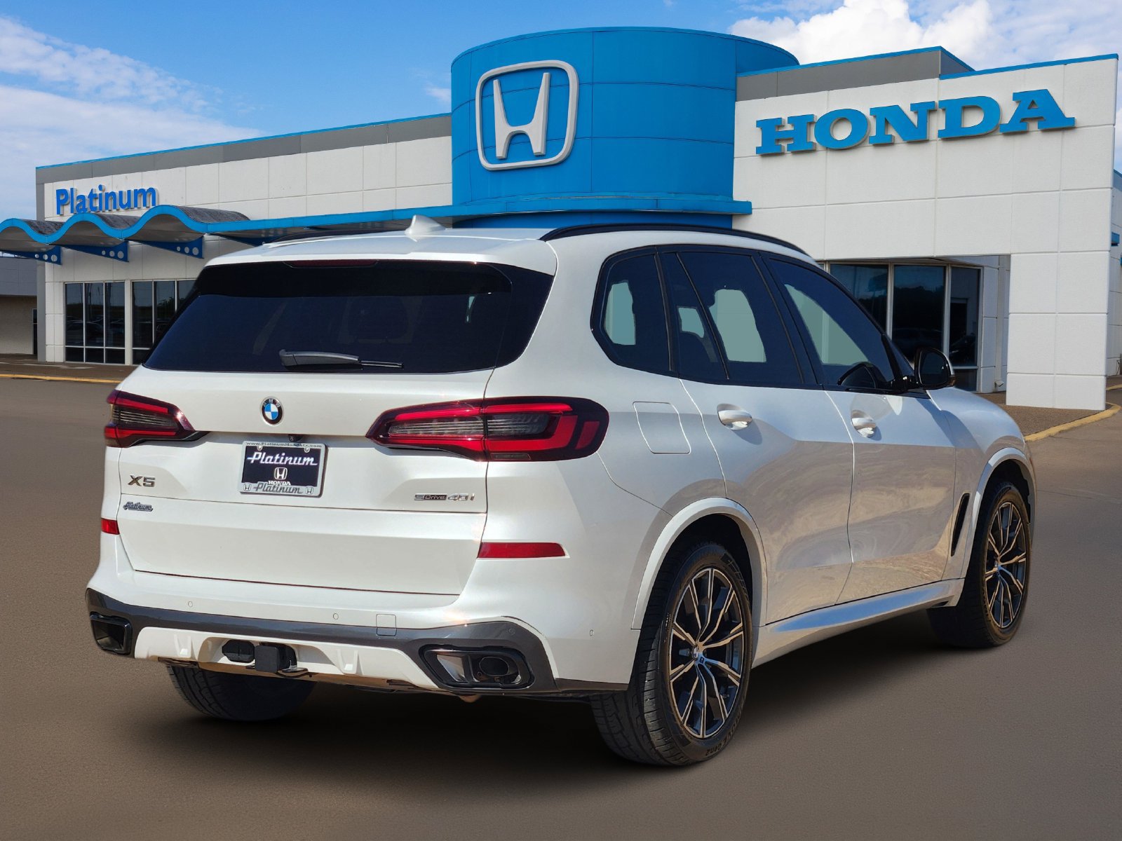 Used 2023 BMW X5 sDrive40i w/ M Sport Package RWD image 4