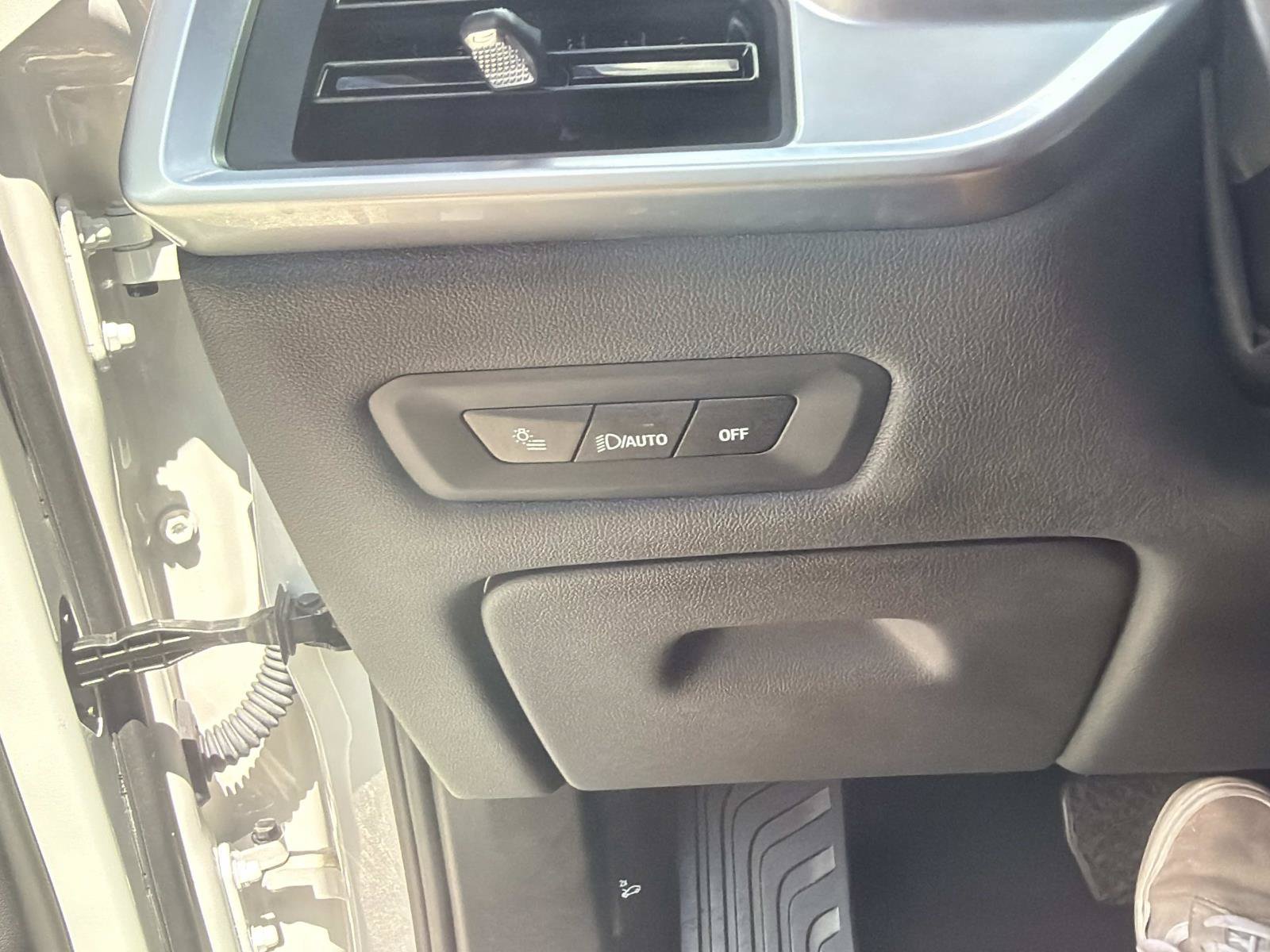 Used 2025 BMW X5 sDrive40i w/ Climate Comfort Package RWD image 30