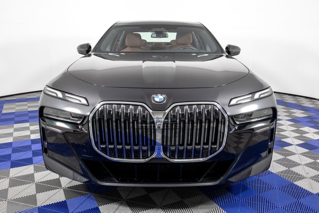 Used 2024 BMW 760i xDrive AWD/4WD image 2