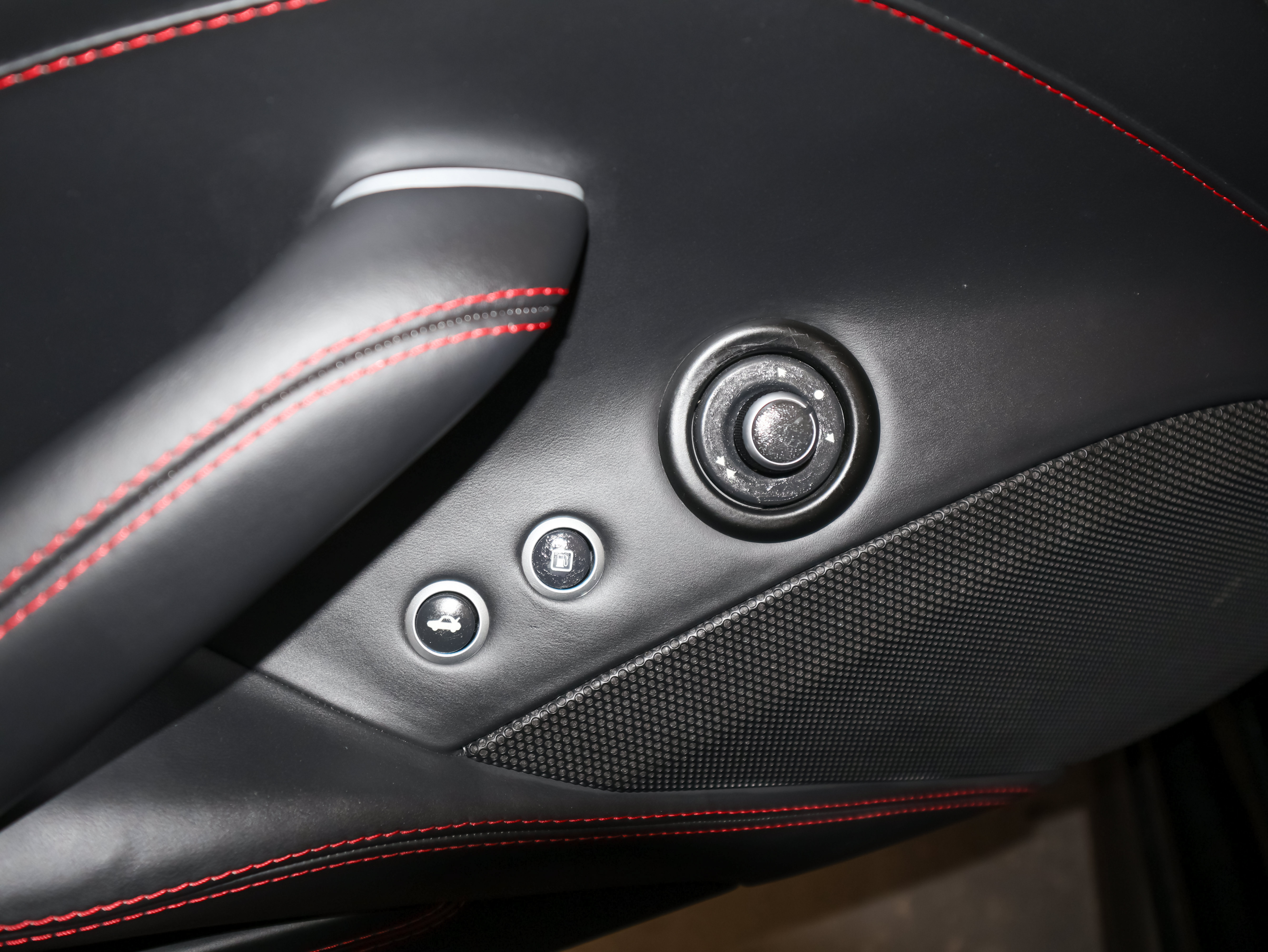 Used 2017 Ferrari California T RWD image 19