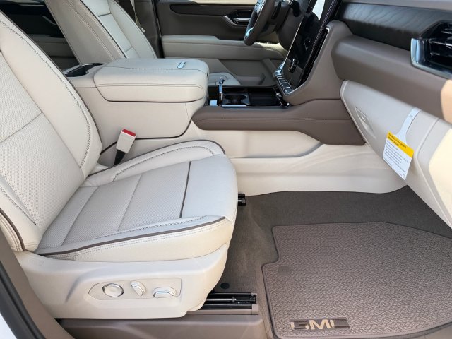 New 2026 GMC Yukon Denali w/ Sun & Power Step Package AWD/4WD image 10