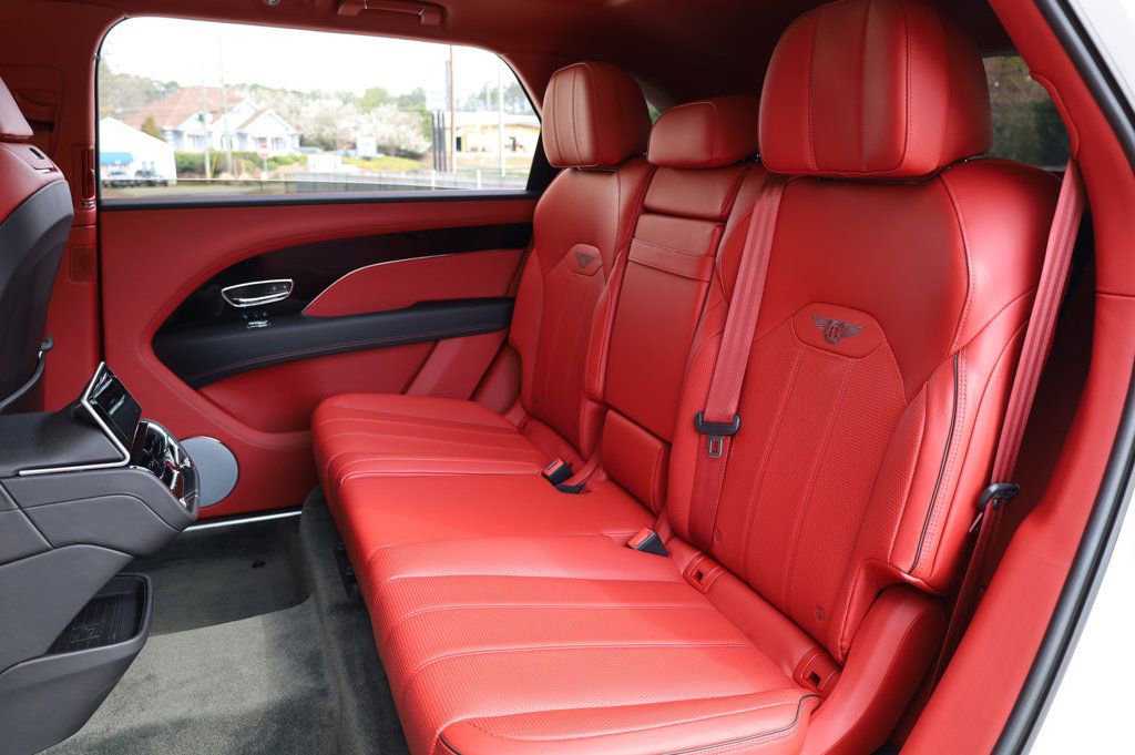 Used 2023 Bentley Bentayga Extended Wheelbase image 27