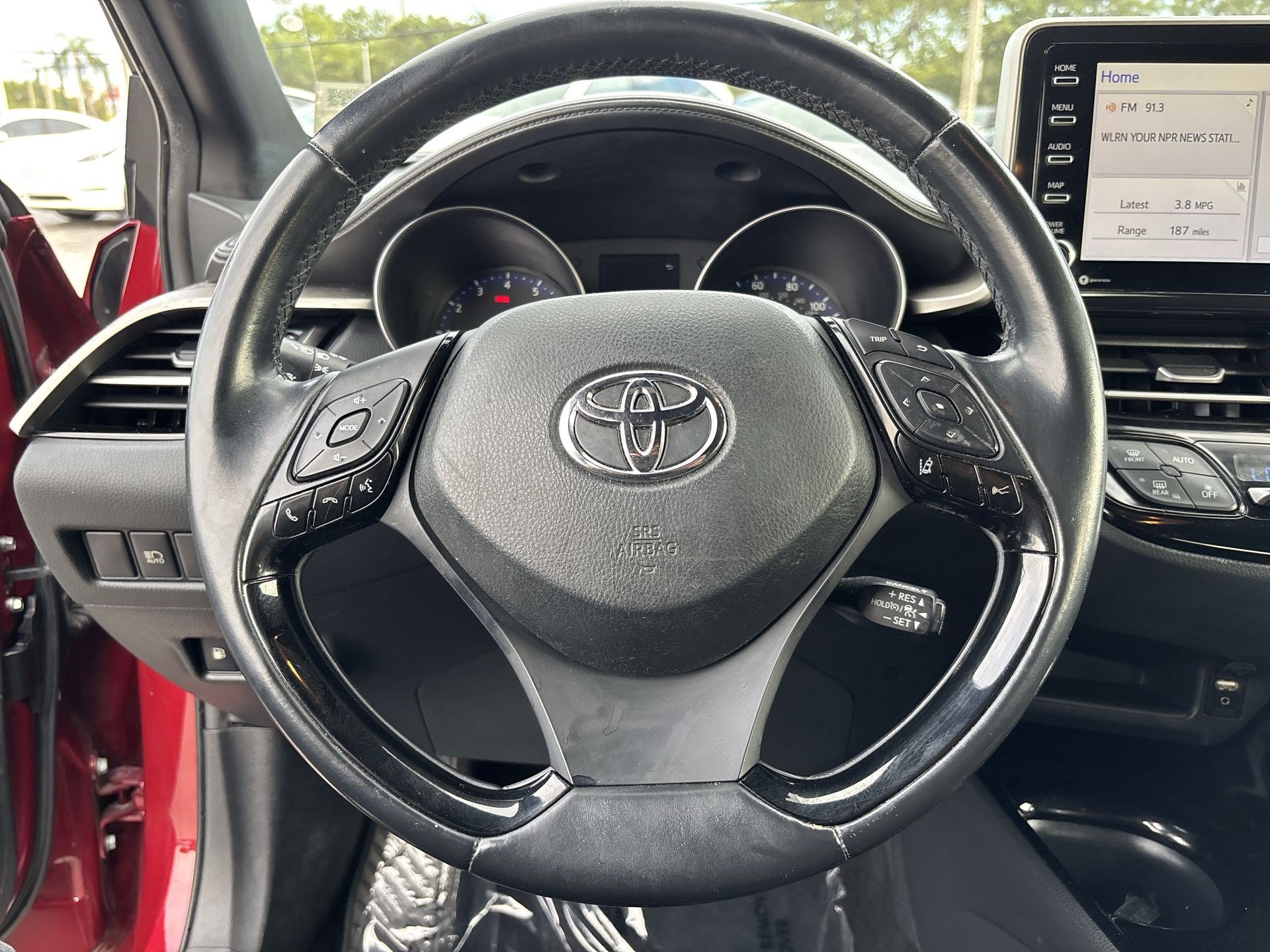 Used 2019 Toyota C-HR XLE FWD image 11