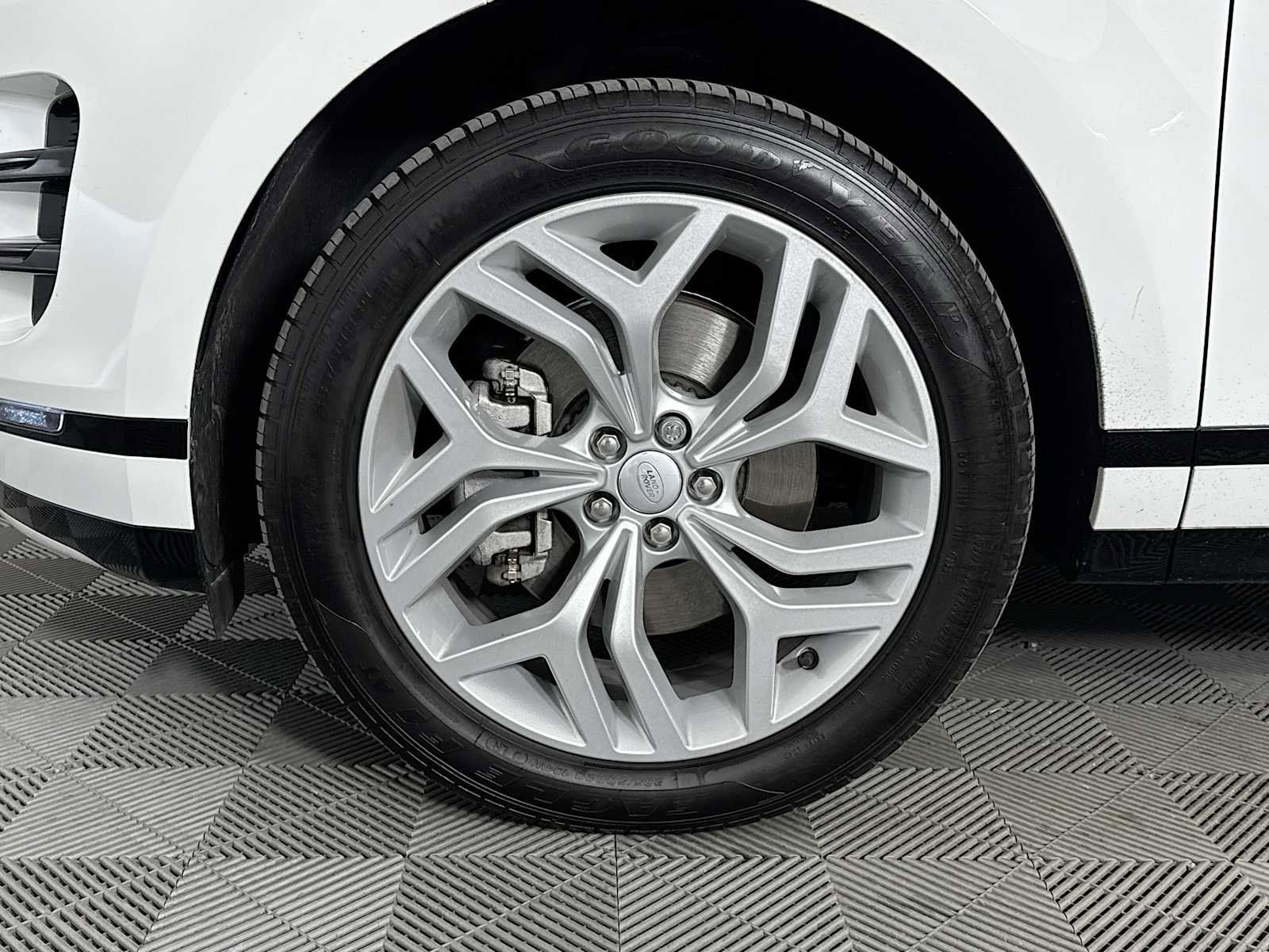 Used 2023 Land Rover Range Rover Evoque R-Dynamic SE image 30