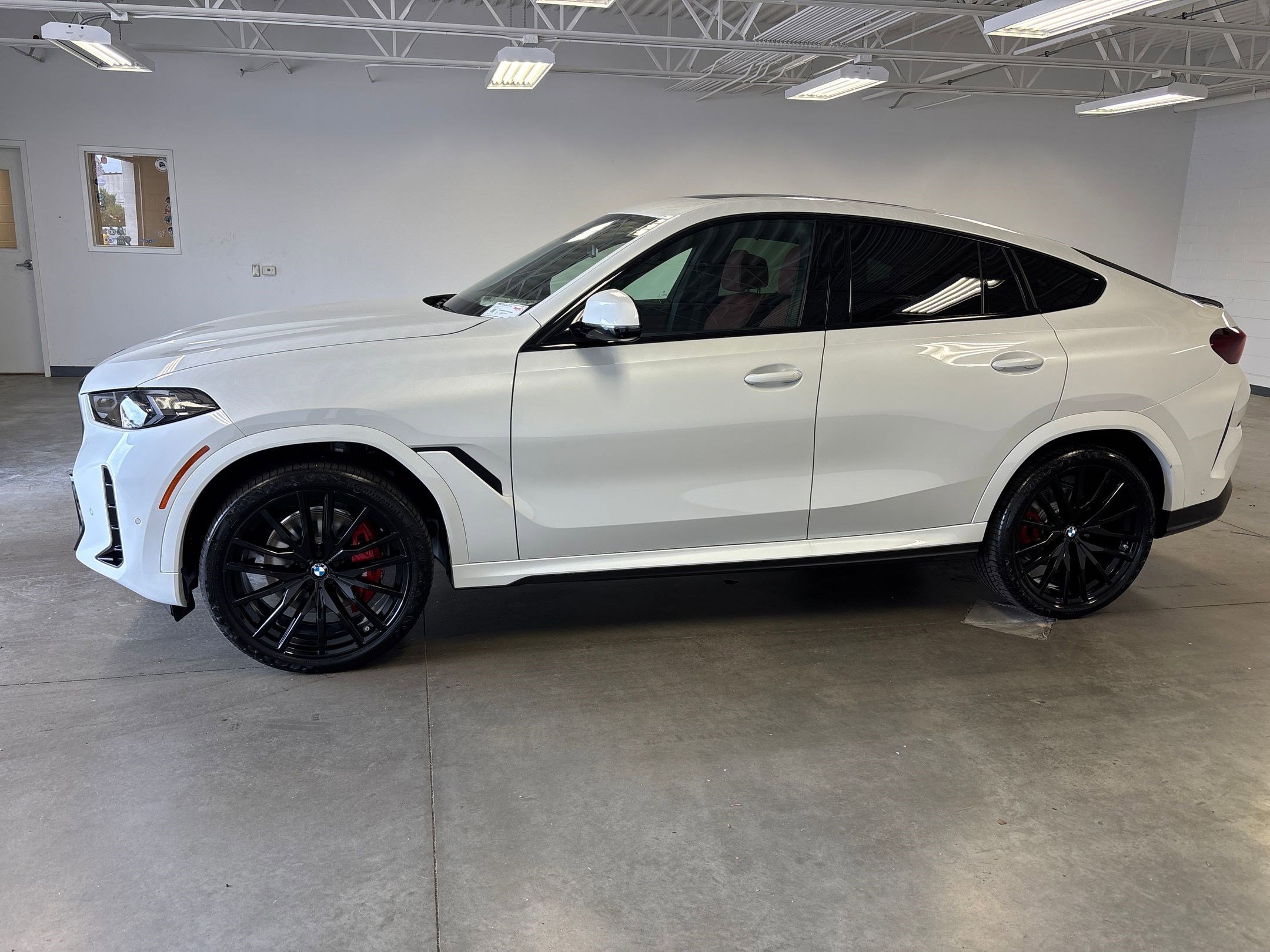 New 2026 BMW X6 xDrive40i image 2