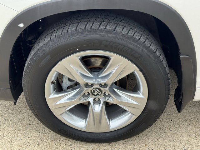 Used 2019 Toyota Highlander Limited image 25