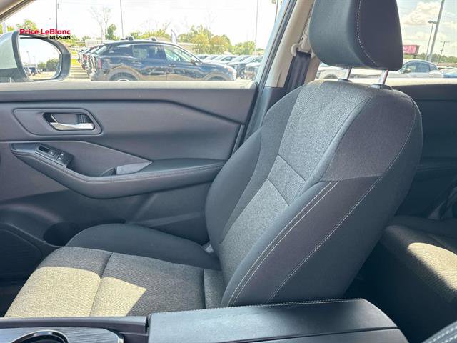 Used 2025 Nissan Rogue SV FWD image 30