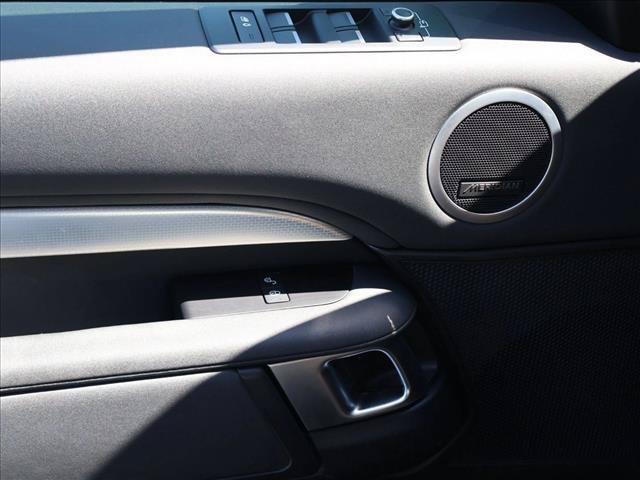 Used 2020 Land Rover Discovery Landmark AWD/4WD image 13