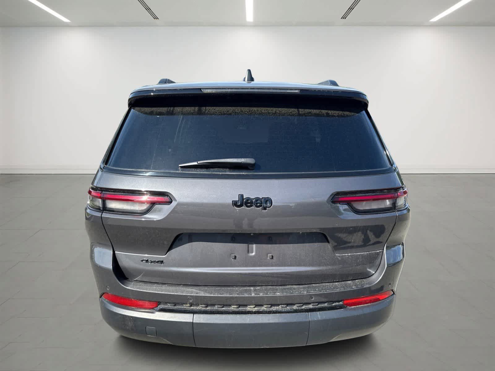 Used 2023 Jeep Grand Cherokee L Laredo AWD/4WD image 5