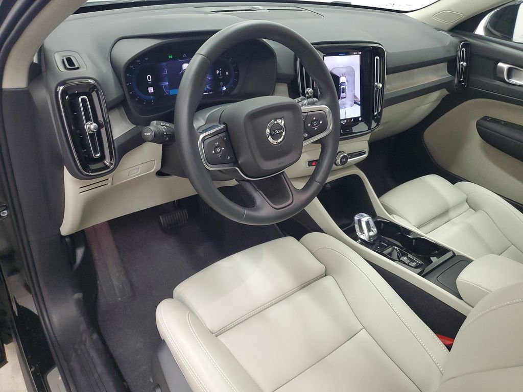 New 2025 Volvo XC40 B5 Plus AWD/4WD image 20