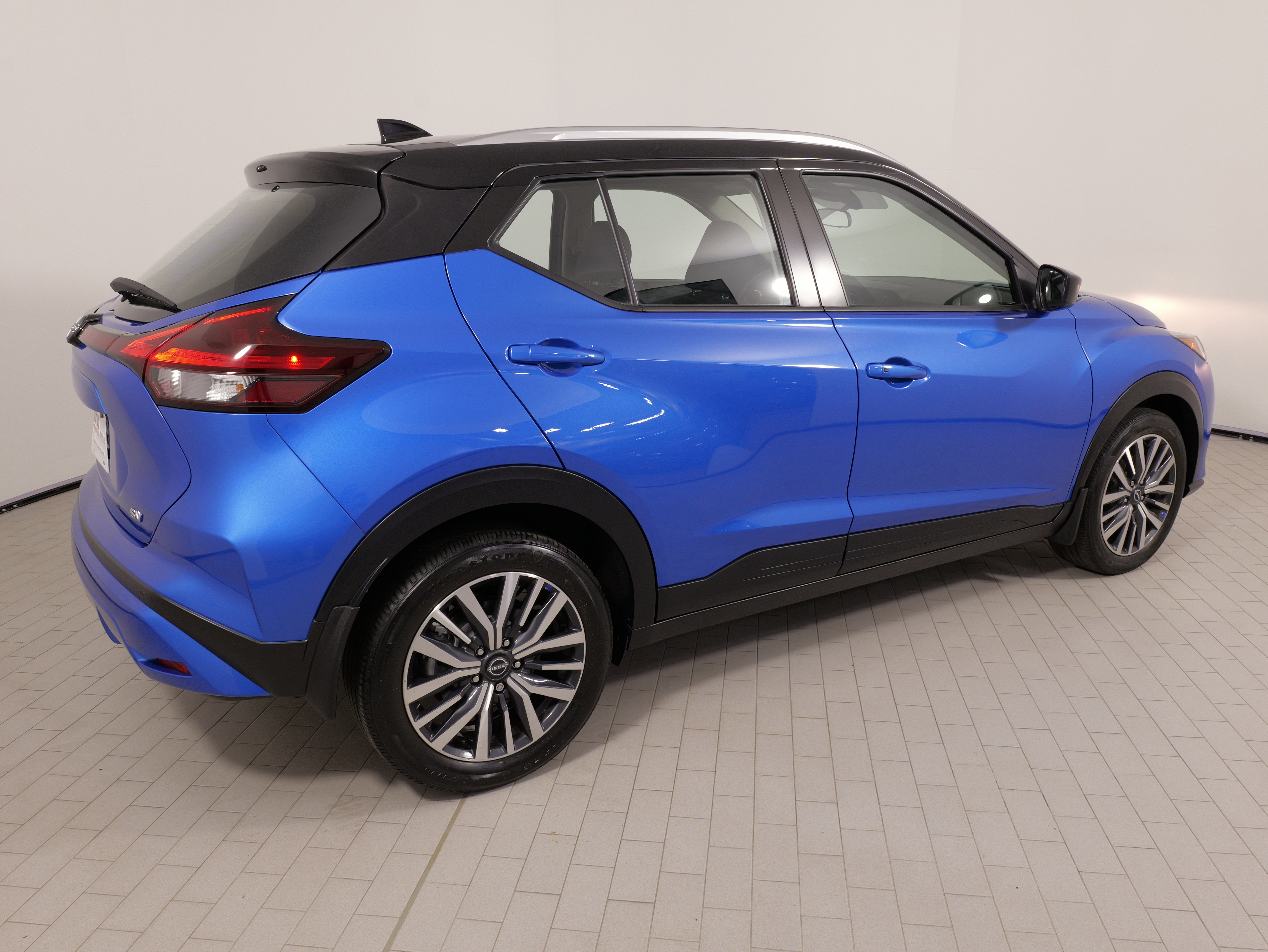 Used 2023 Nissan Kicks SV FWD image 11