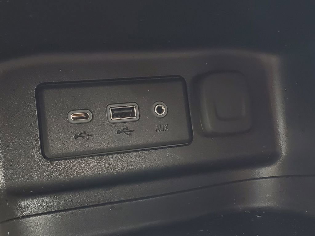 Used 2023 Chevrolet Equinox LT image 25