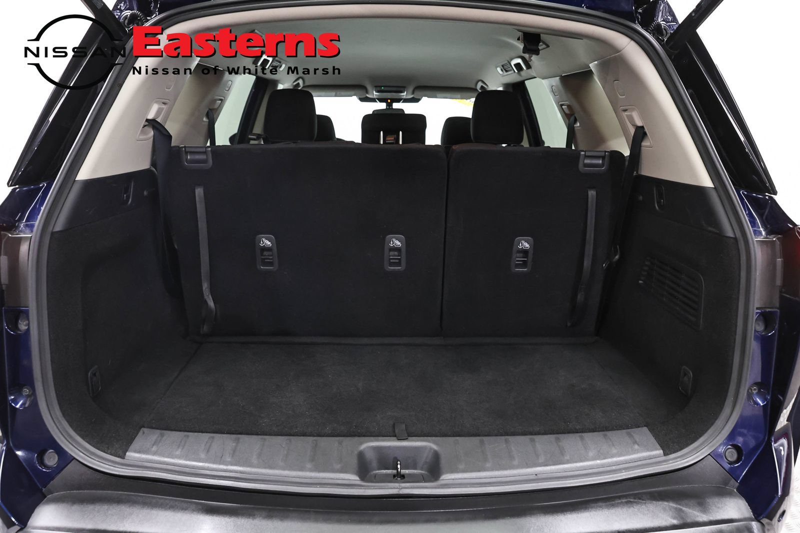 Used 2025 Nissan Pathfinder SV FWD image 9