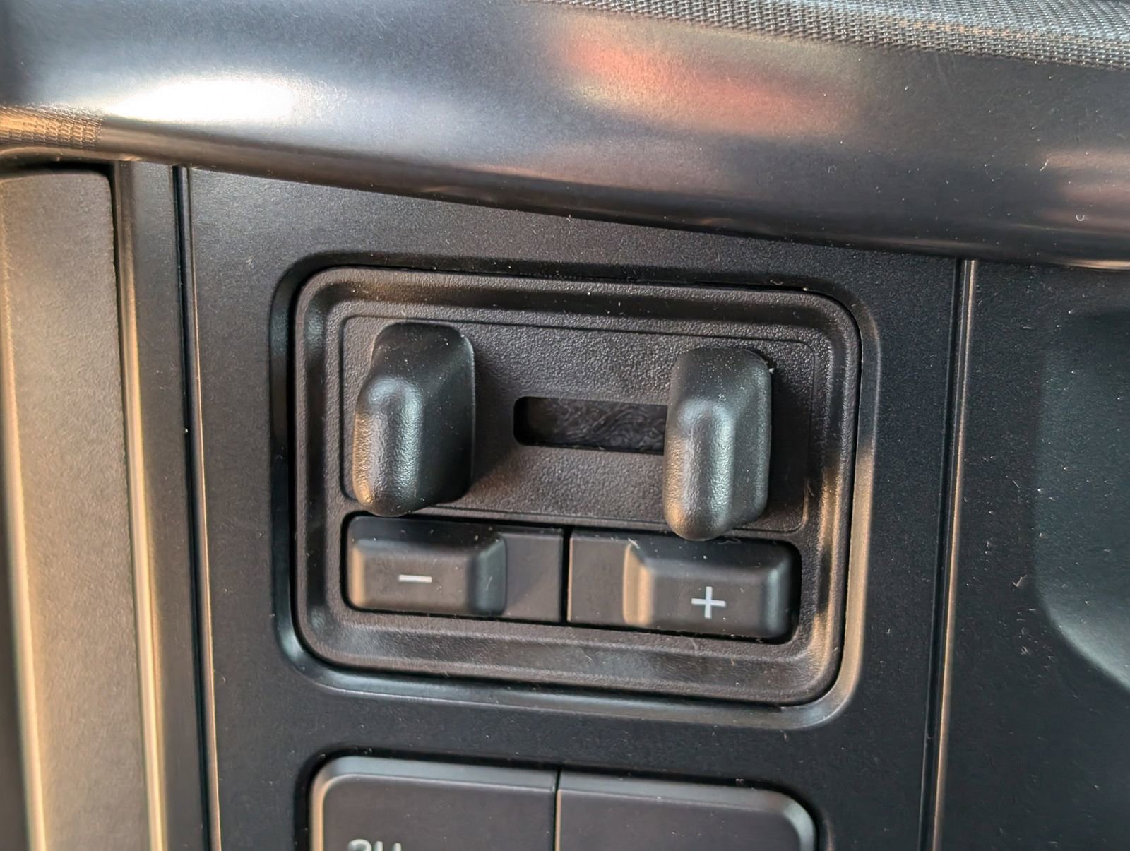 Used 2025 Ford F150 Lariat w/ Equipment Group 502A High image 19