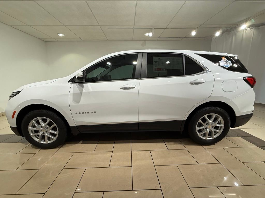 Used 2022 Chevrolet Equinox LT image 2